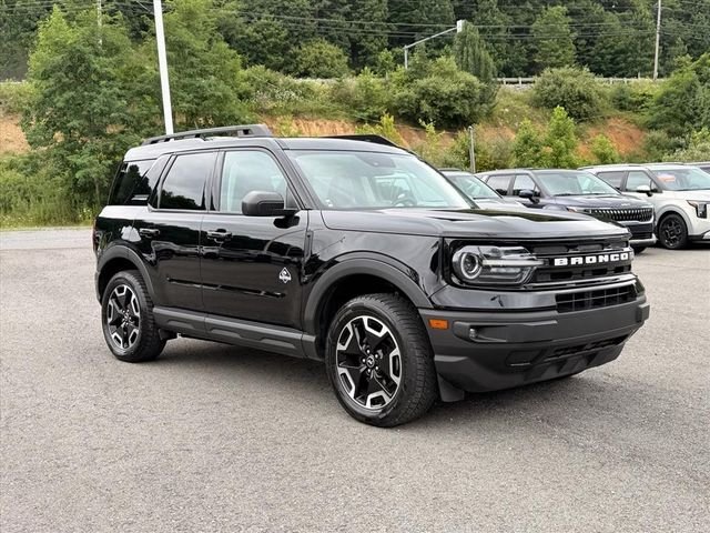 Used 2022 Black Ford Outer Banks image 16