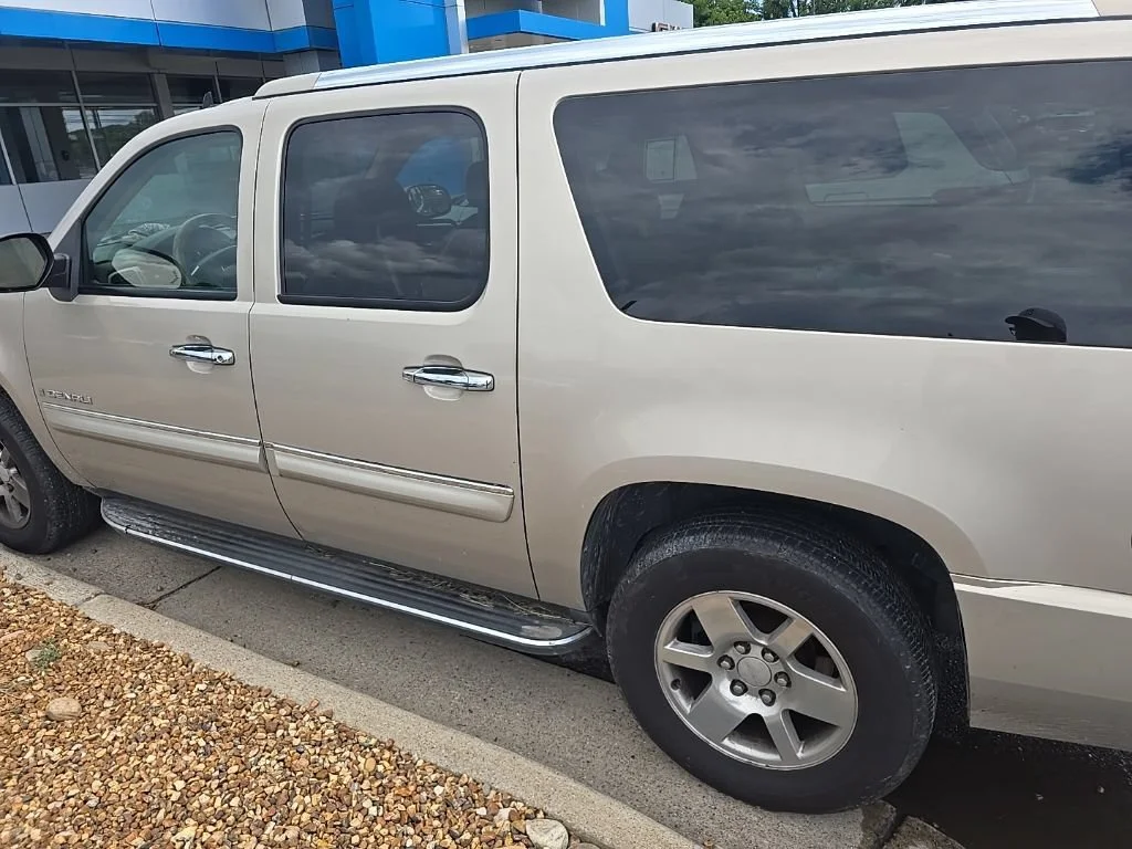 Used 2007 Gold Mist Metallic GMC DNLI image 1