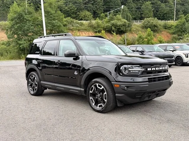 Used 2022 Black Ford Outer Banks image 16