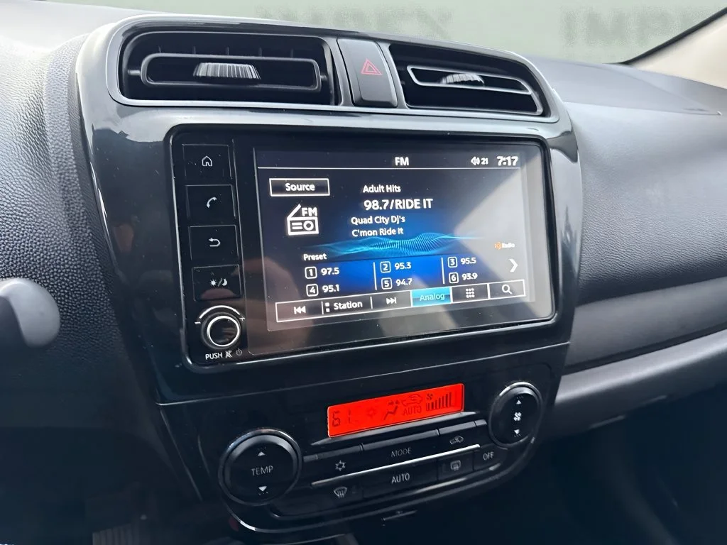 Used 2024 Silver Mitsubishi ES image 12