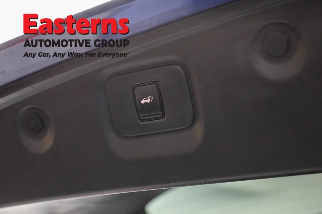Used 2020 Blue Nissan SL image 22