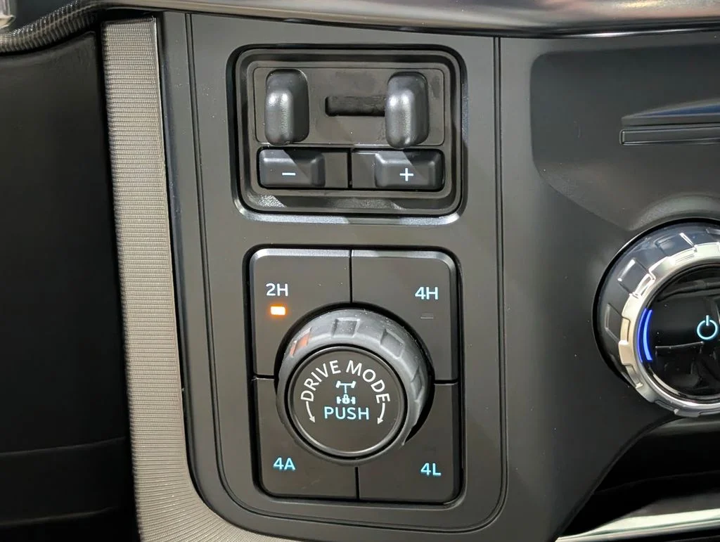 New 2026 Star White Metallic Tri-Coat Ford Platinum® image 7