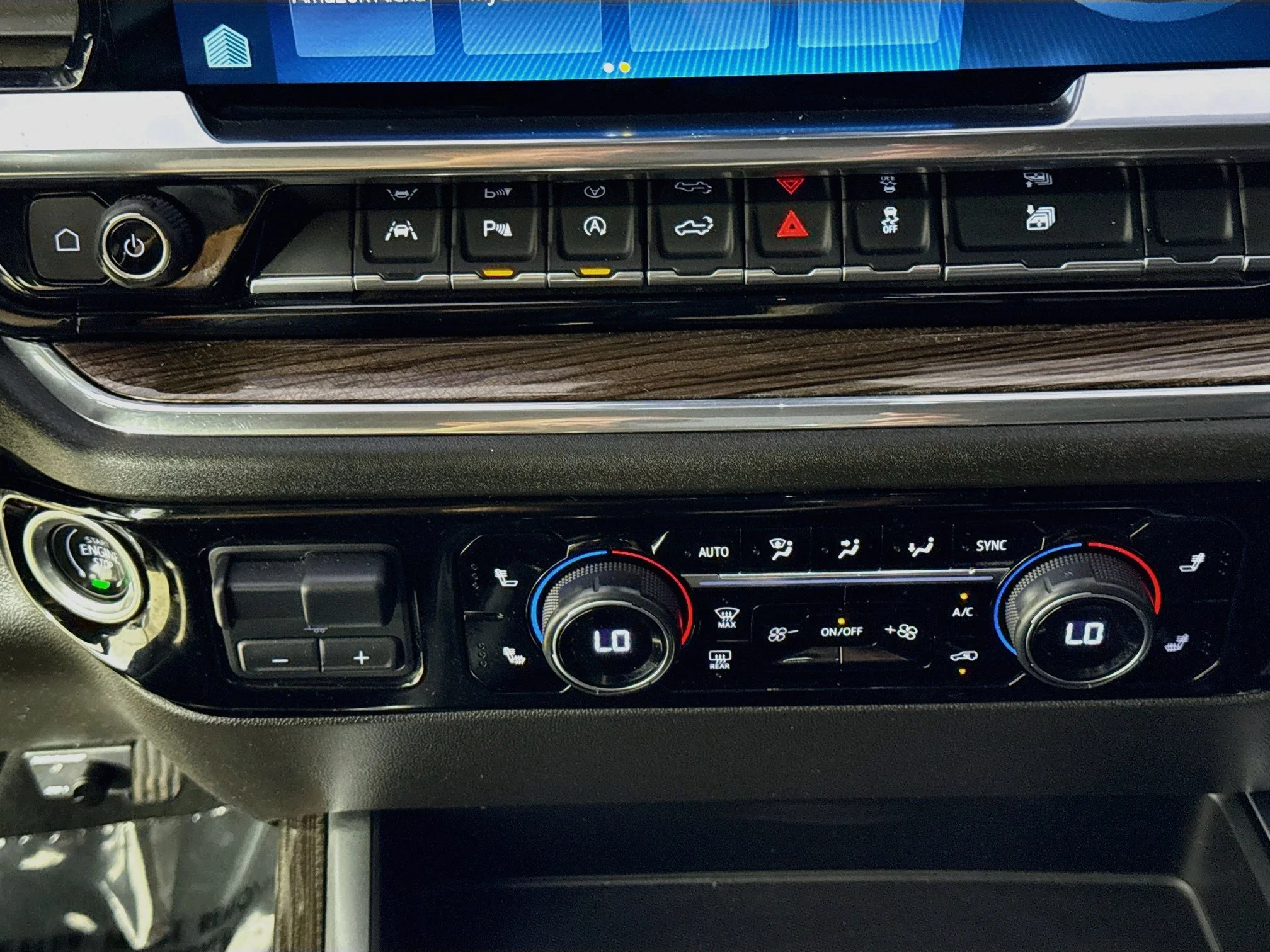 Used 2023 SUMMIT WHITE Chevrolet RST image 18