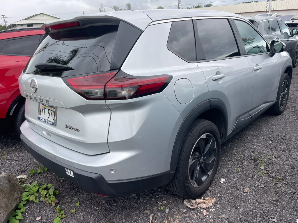 Used 2024 Silver Nissan SV image 5