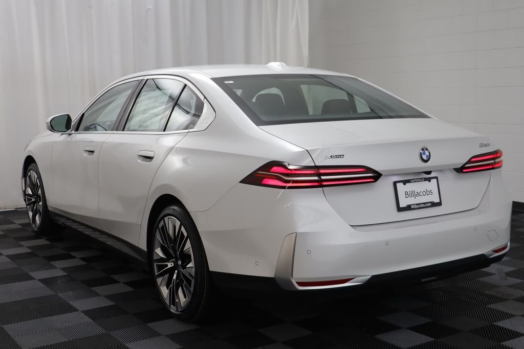New 2026 Mineral White Metallic BMW 530i xDrive image 16