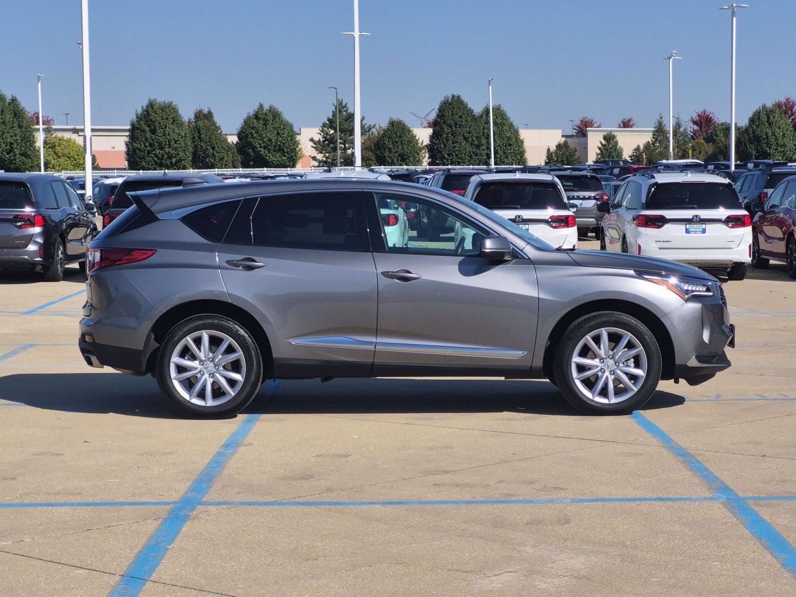 Used 2023 Liquid Carbon Metallic Acura Base SH-AWD image 5