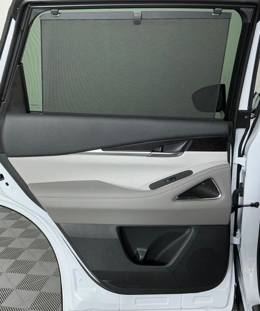 New 2027 2T RAD WHT INFINITI Autograph AWD image 17