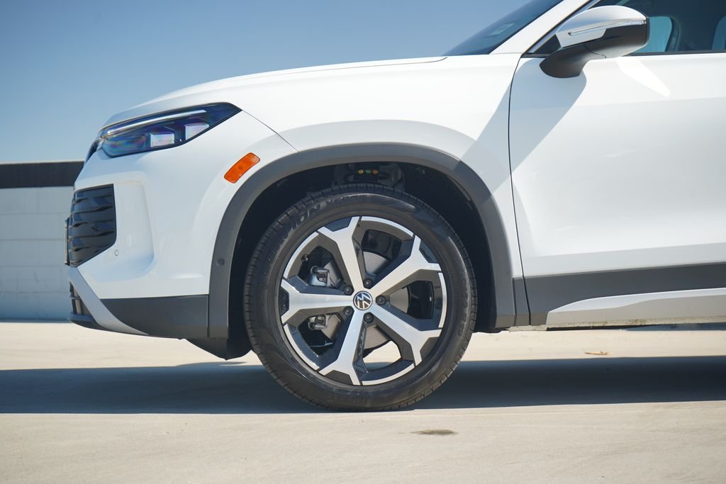 New 2026 Pure White Volkswagen 2.0T SE image 2