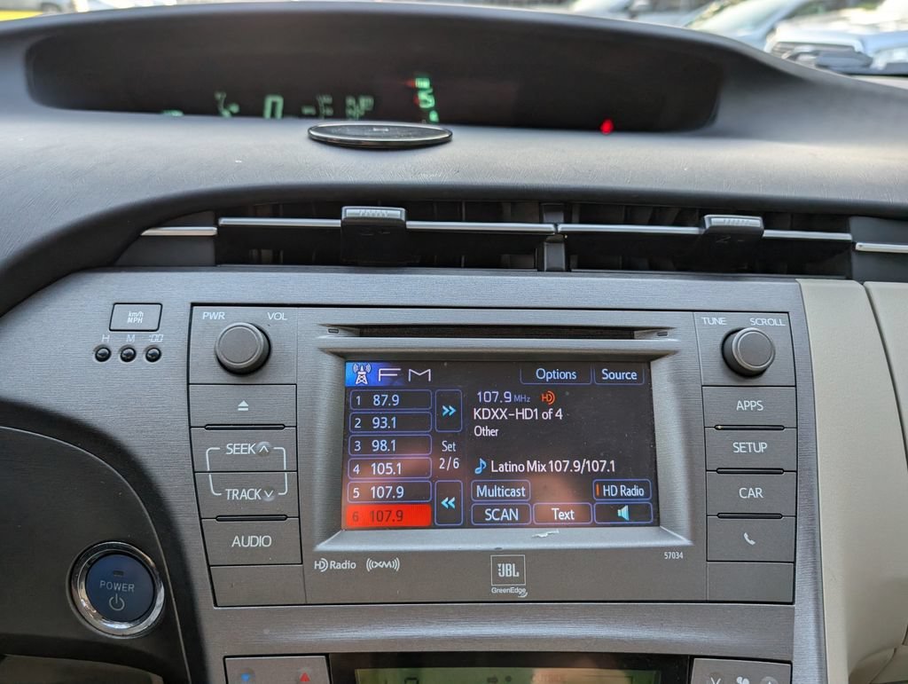 Used 2015  Toyota Four image 6