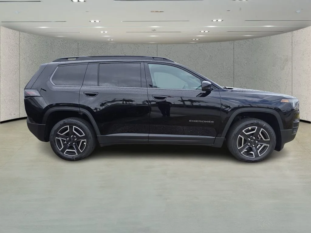 New 2026 Diamond Black Crystal Pearlcoat Jeep Limited image 3