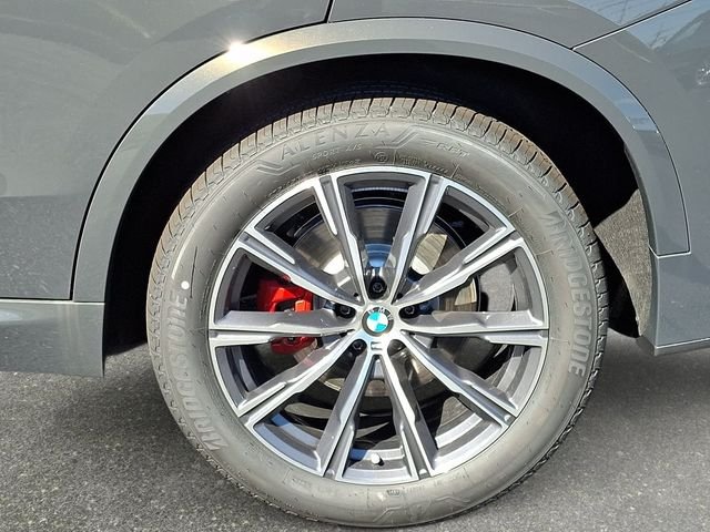 New 2026 Dravit Grey Metallic BMW xDrive40i image 8