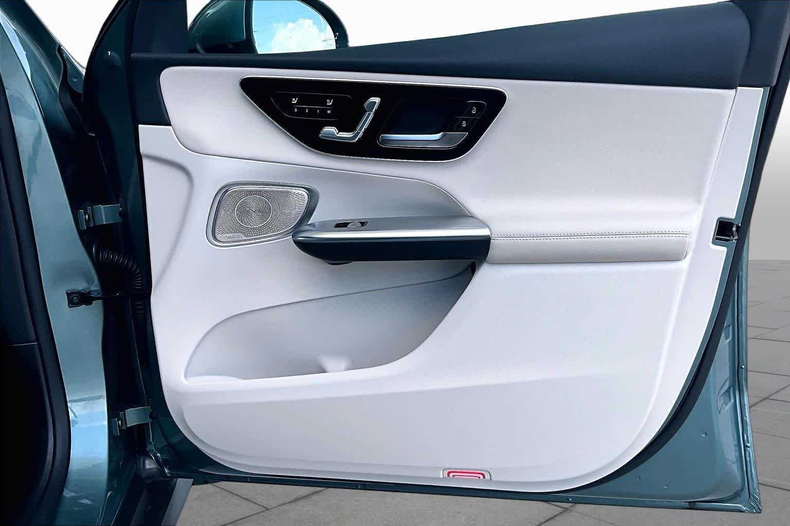 Used 2026 Verde Silver Metallic Mercedes-Benz GLC 300 image 20