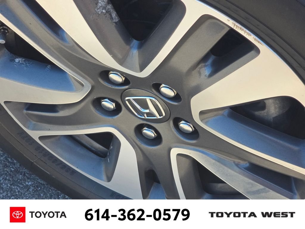 Used 2015  Honda Touring image 11