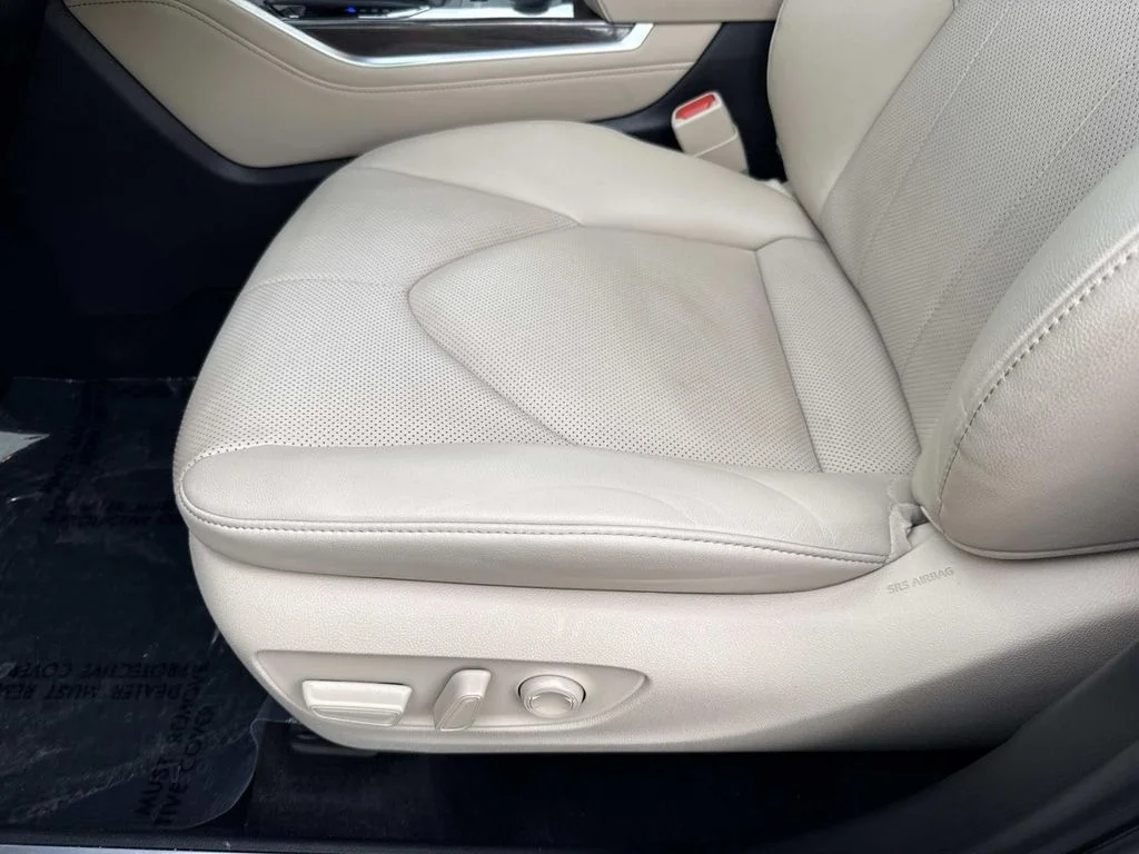 Used 2024  Toyota Limited image 28