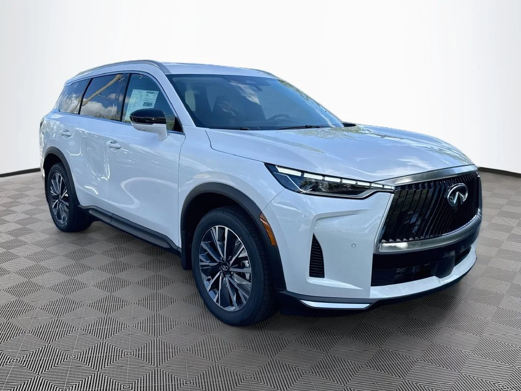 New 2027 White INFINITI LUXE image 3