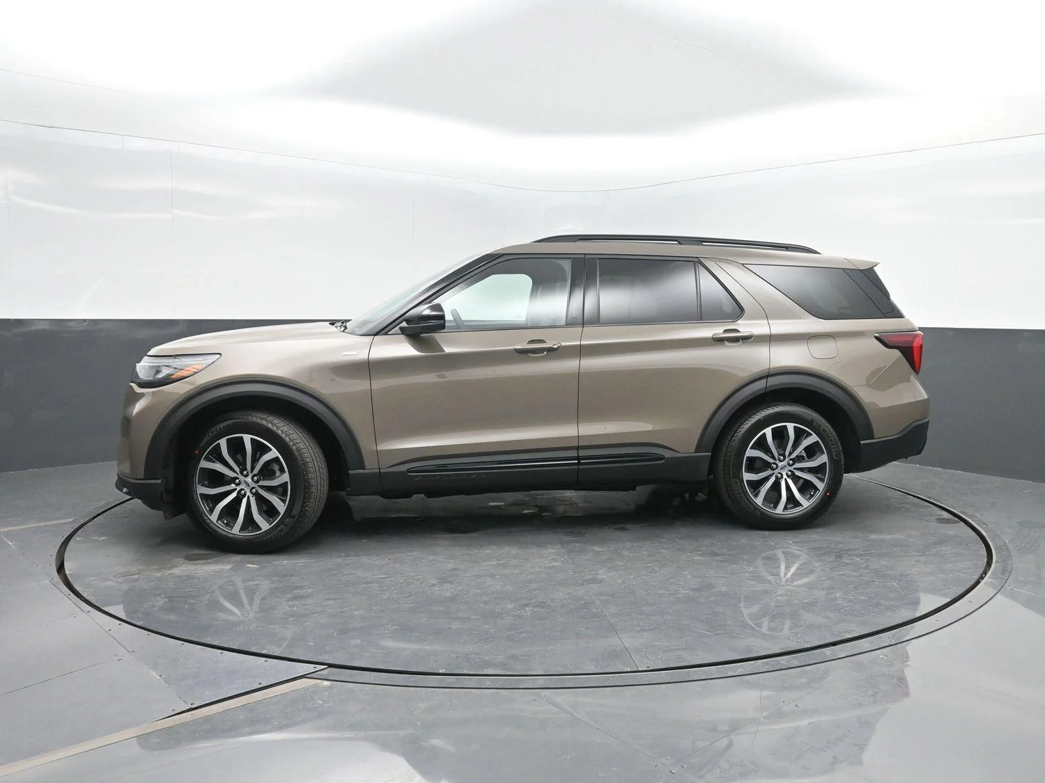 2026 Ford Explorer ST-LINE 4WD's photo