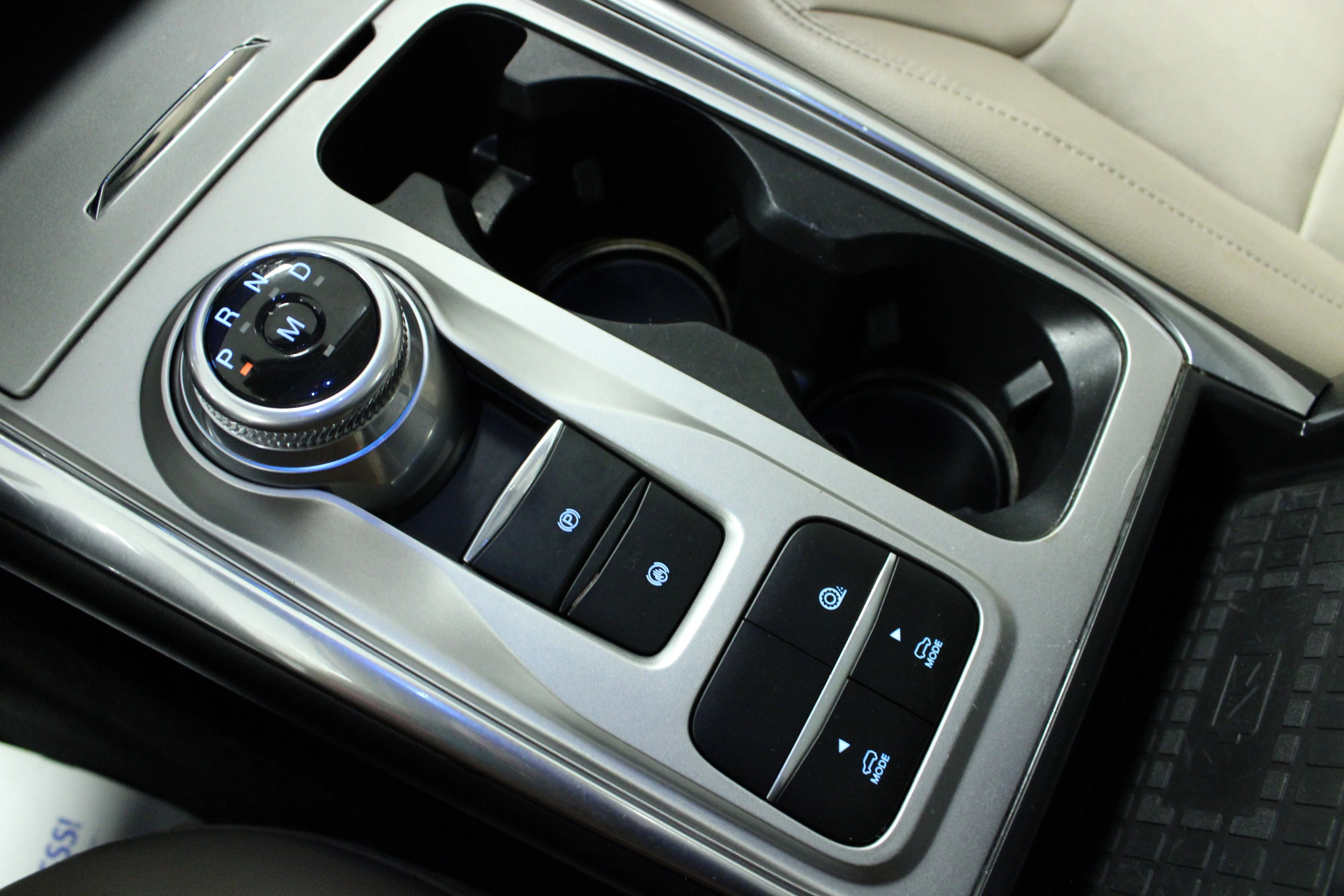 Used 2021 Star White Metallic Tri-Coat Ford Limited image 24
