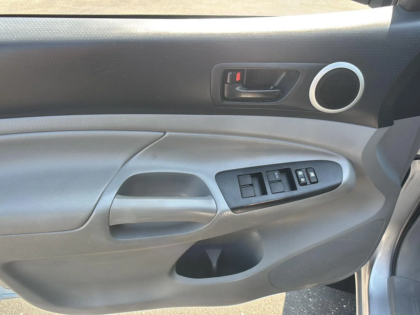 Used 2014 Silver Sky Metallic Toyota  image 29