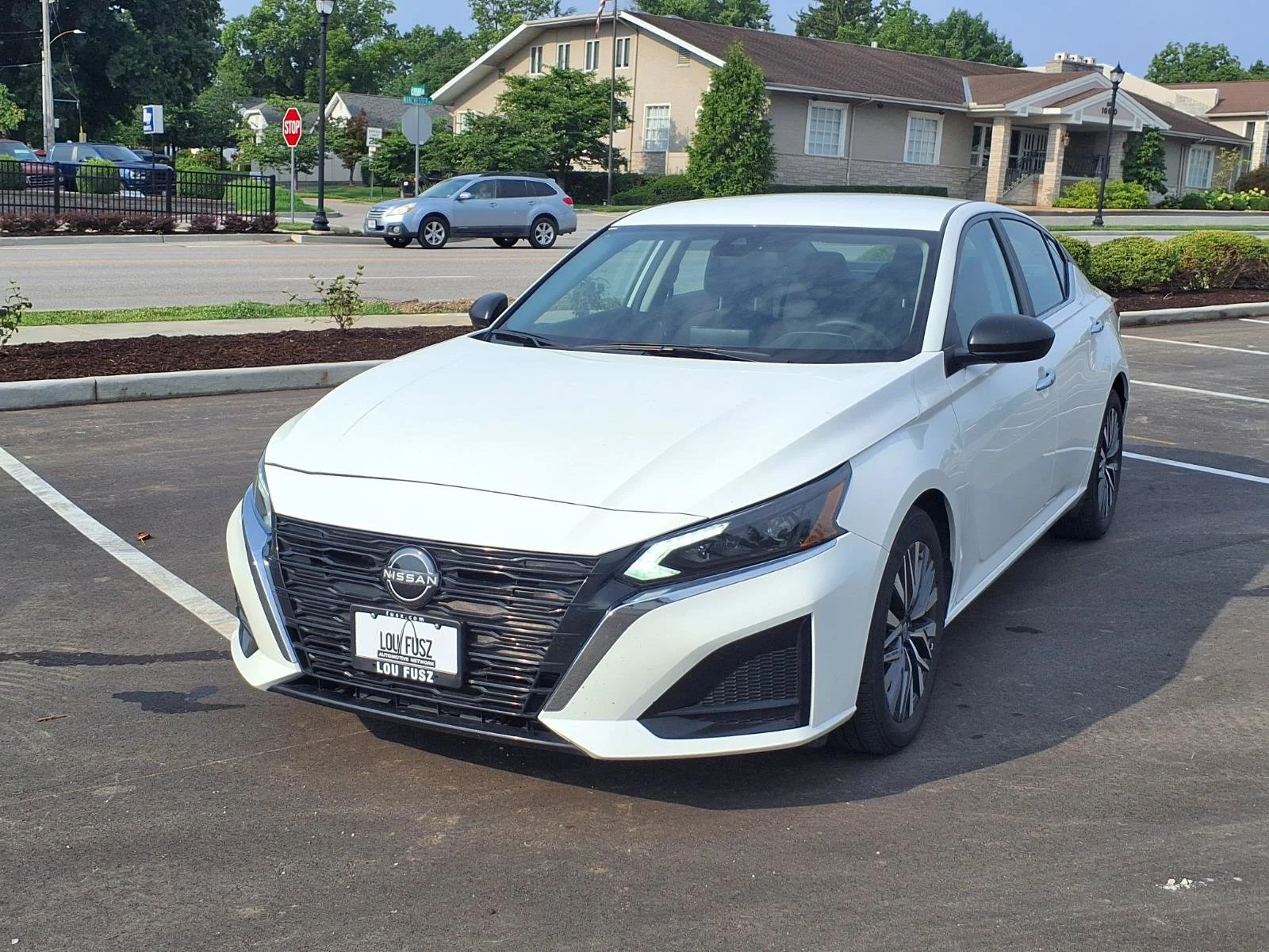 Used 2025 Glacier White Nissan SV image 27