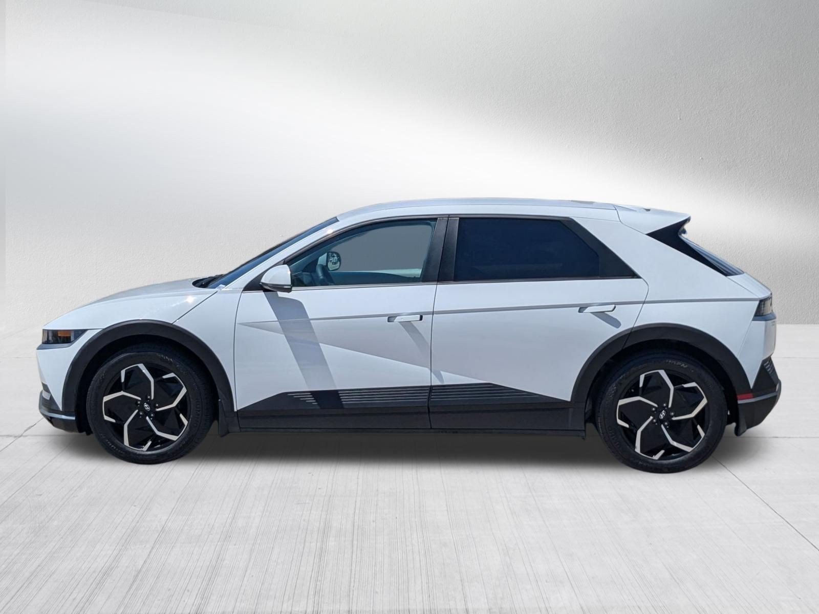 Certified Used 2023 White Hyundai SEL image 2