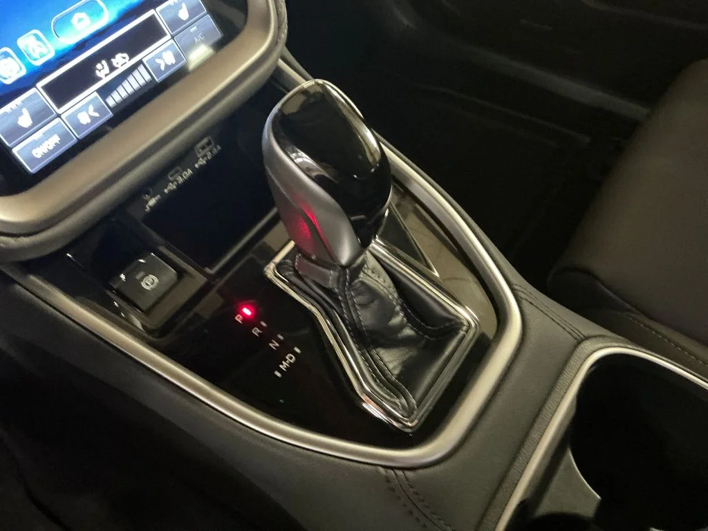 Used 2024 White Subaru Onyx Edition image 25