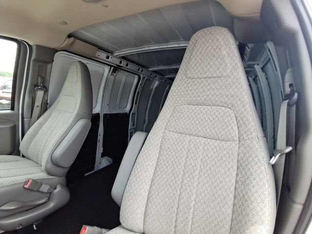 2025 Chevrolet Express Cargo Work Van - Photo 9