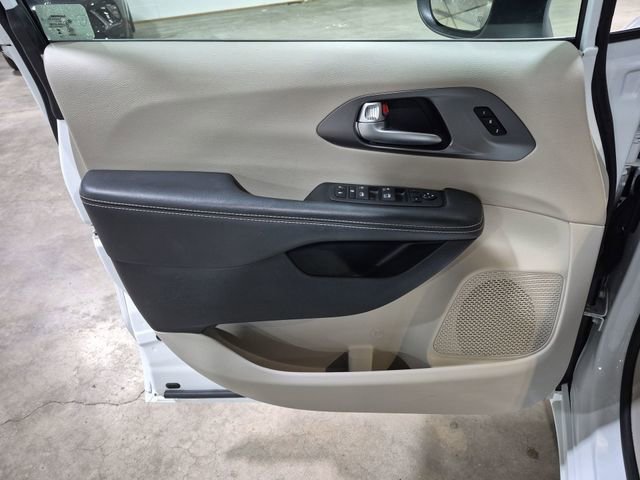 Used 2023 Bright White Clearcoat Chrysler Touring L image 20
