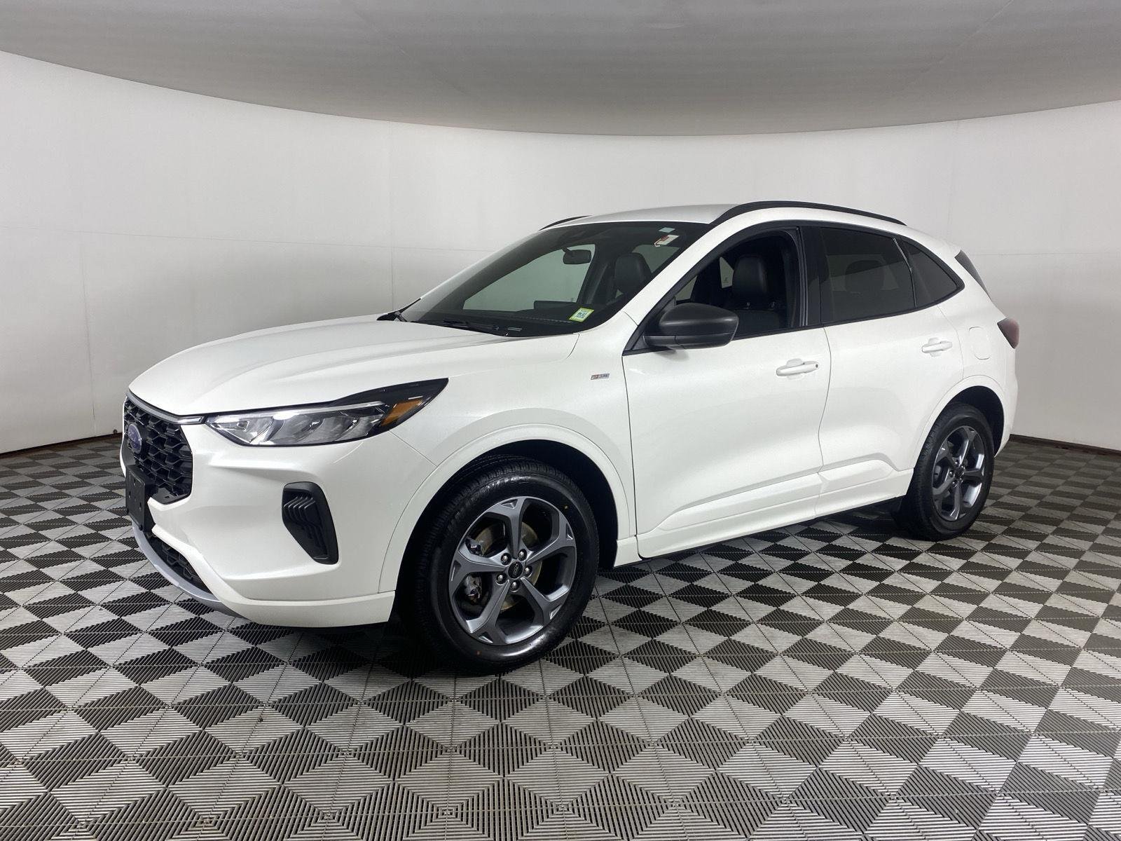 Used 2023 Star White Metallic Tri-Coat Ford ST-Line image 12