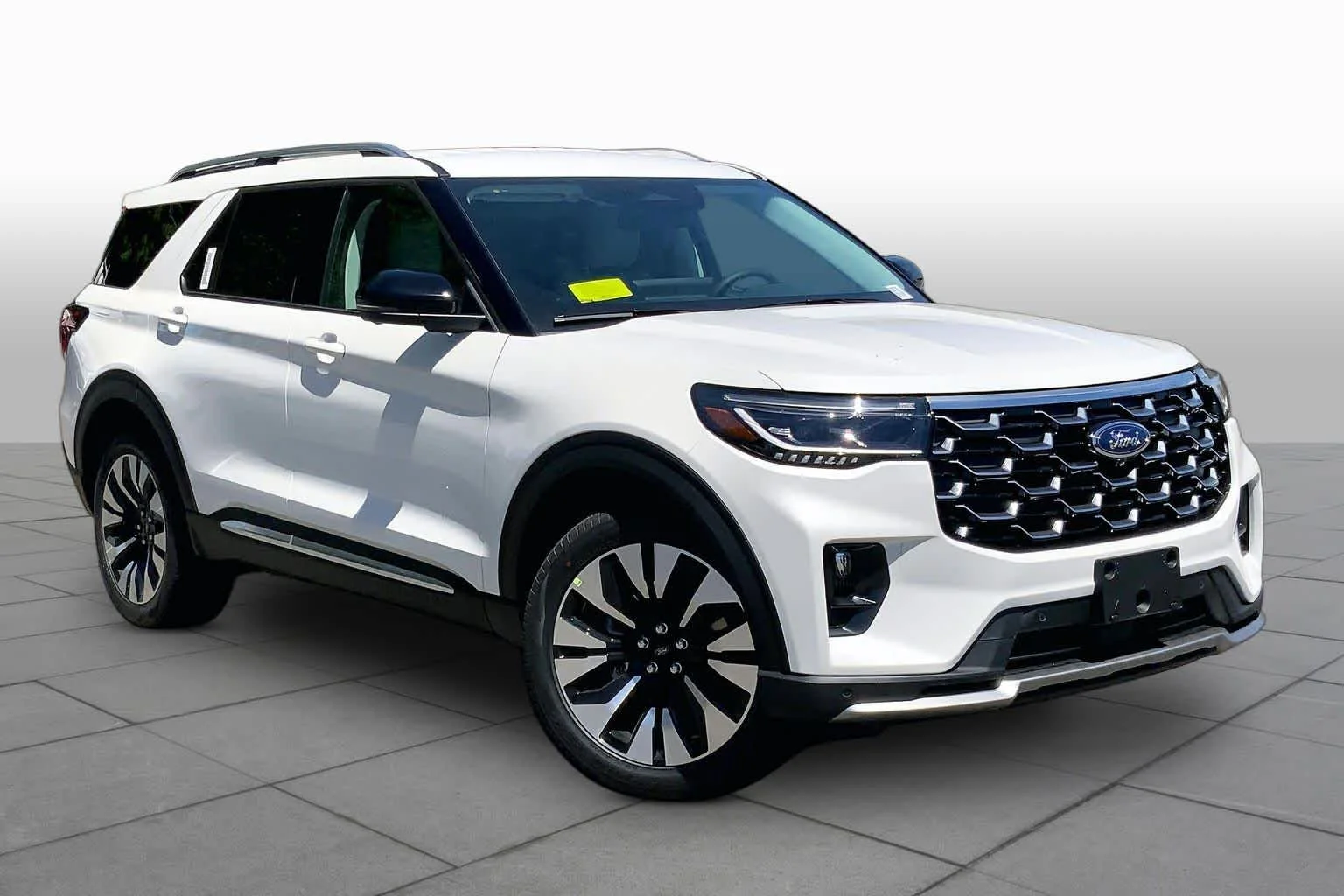 New 2026 Star White Metallic Tri-Coat Ford Platinum™ image 19