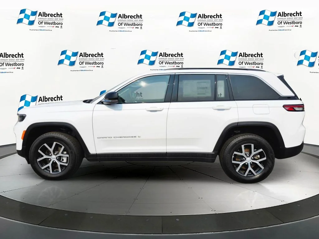 New 2025 Bright White Clear-Coat Exterior Paint Jeep Limited image 2