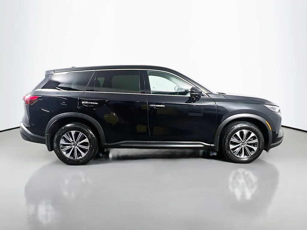 Used 2023 Black INFINITI PURE image 8
