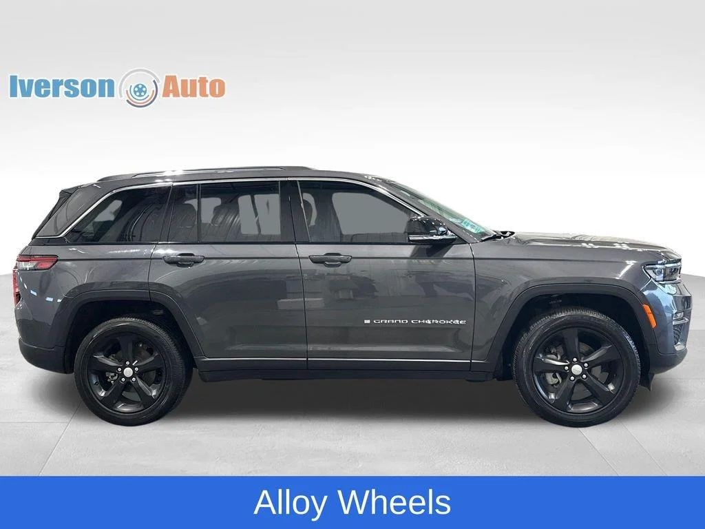Used 2023 Gray Metallic Jeep Limited image 15