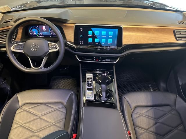 New 2026 Black Volkswagen 2.0T SE w/Technology image 12