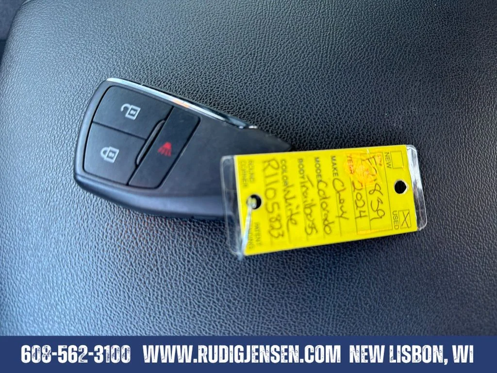 Used 2024 White Chevrolet Trail Boss image 28