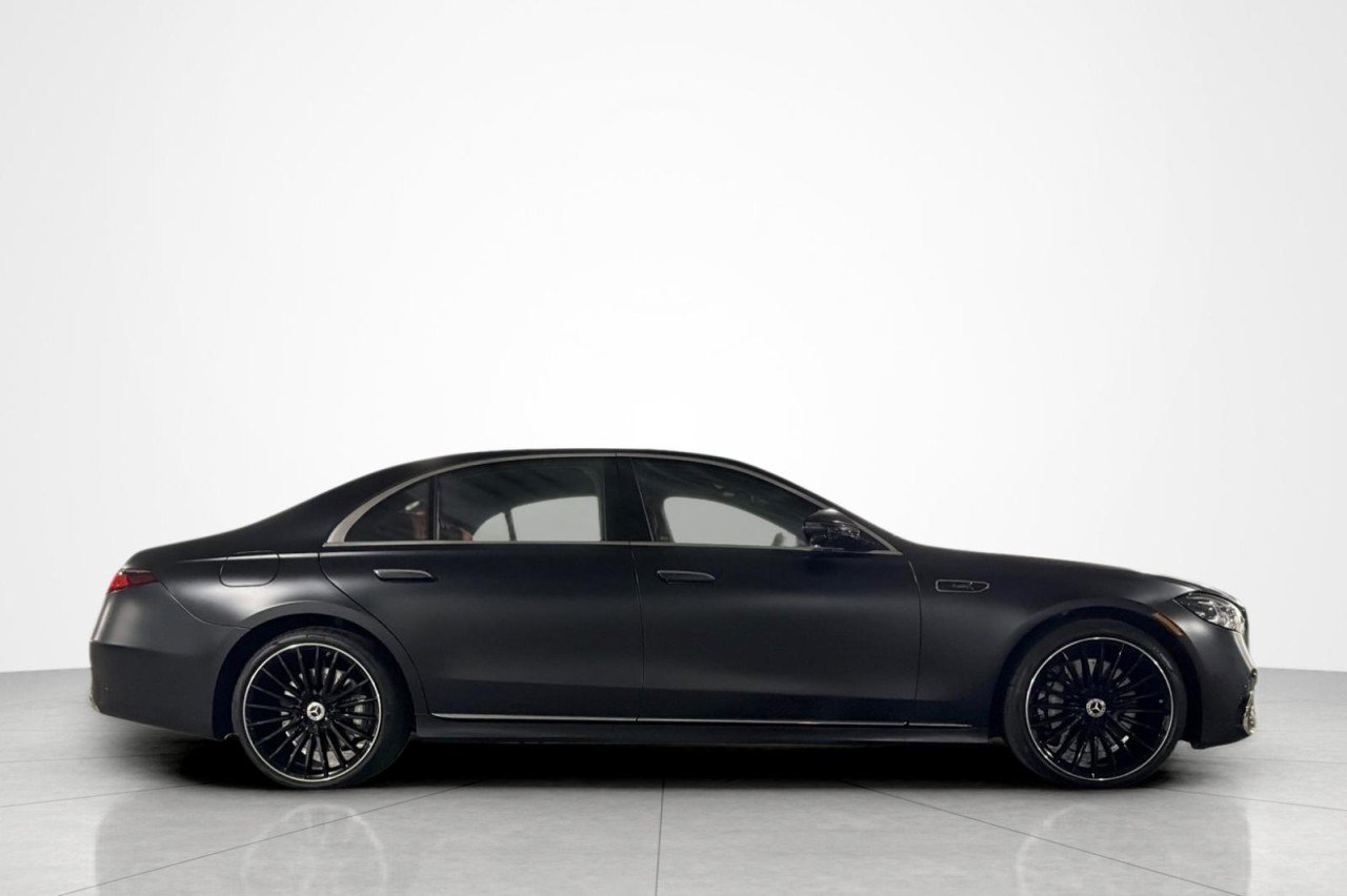 New 2027 MANUFAKTUR Night Black Magno Mercedes-Benz S 580 4MATIC® Sedan image 6