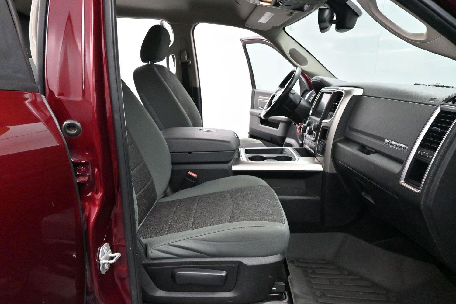 Used 2017 Delmonico Red Pearlcoat Ram Big Horn image 31