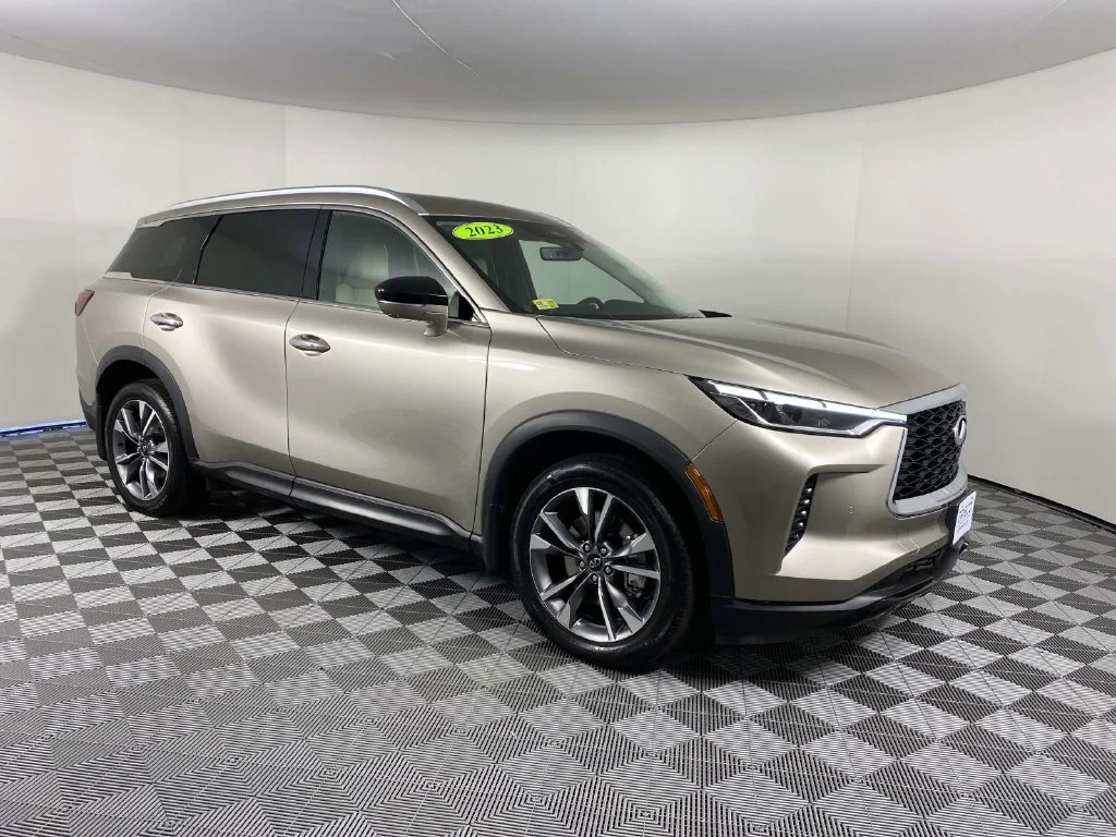Used 2023 Titanium INFINITI LUXE image 1
