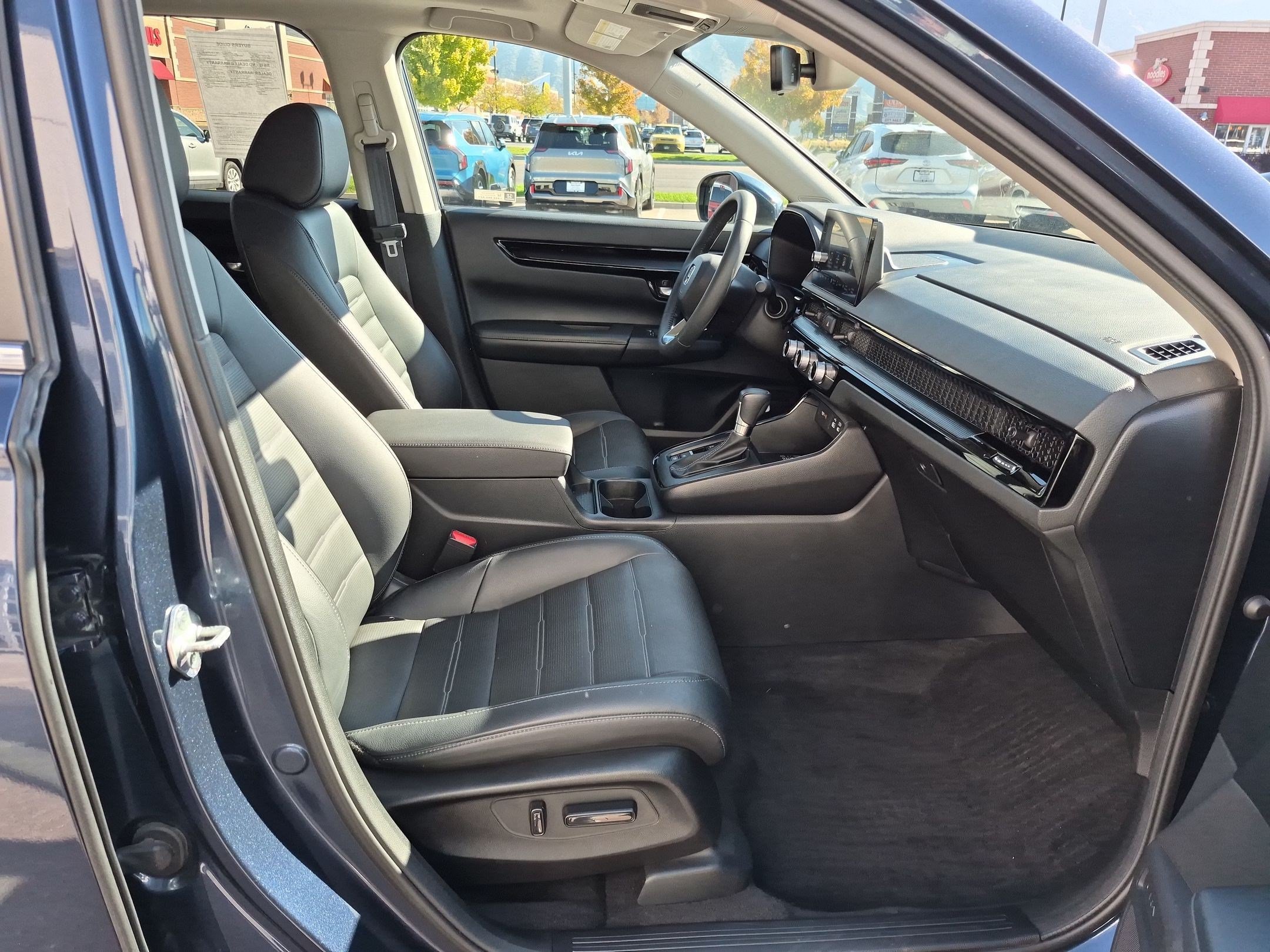 Used 2023 Blue Honda EX-L image 32