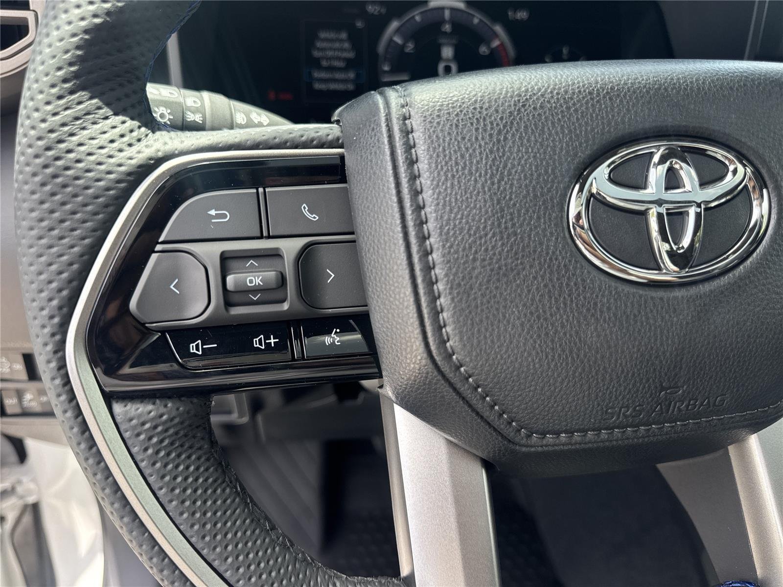 New 2026 Wind Chill Pearl <sup>1</sup> Toyota  Platinum image 10
