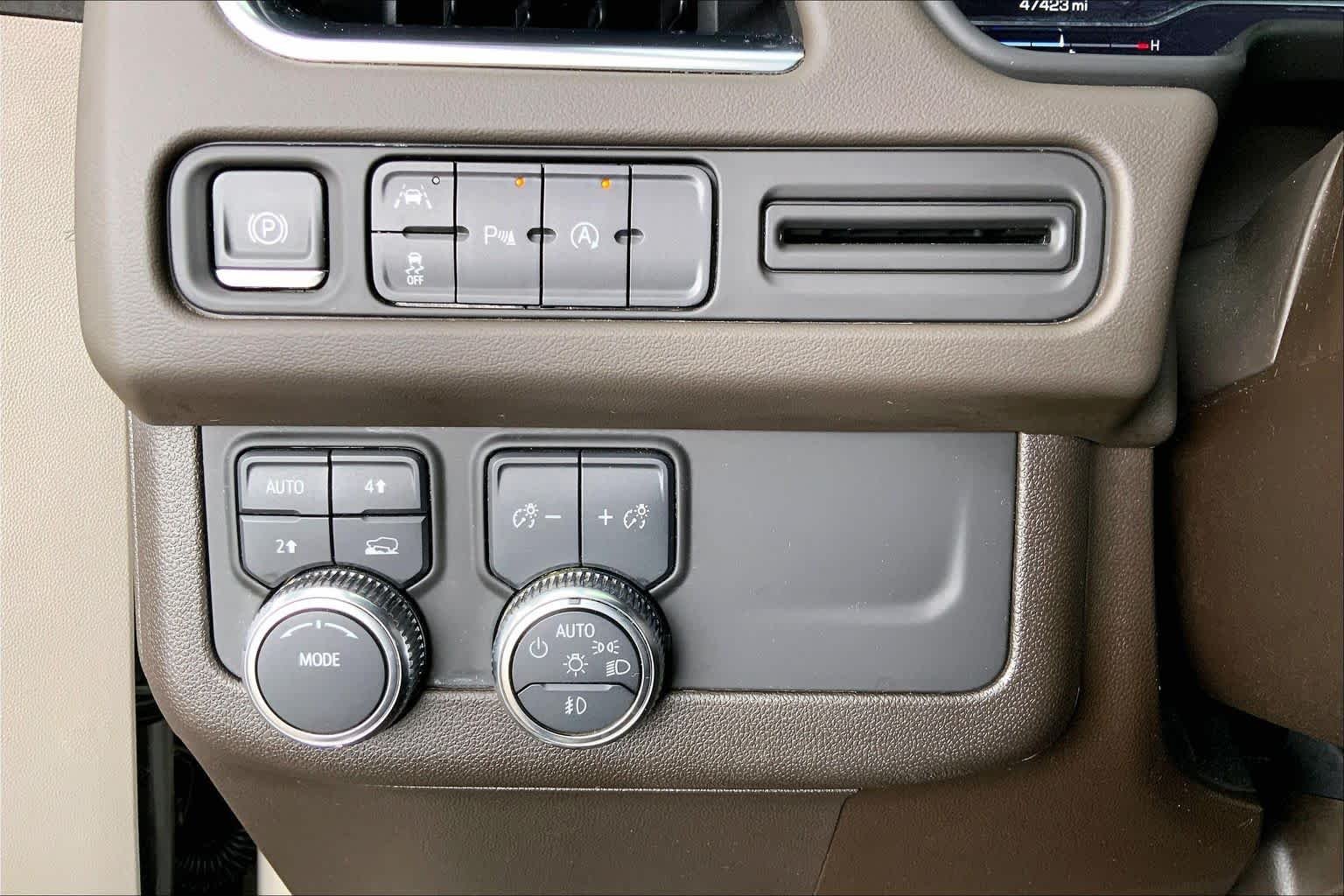 Used 2023 Pearl Beige Metallic GMC SLT image 37