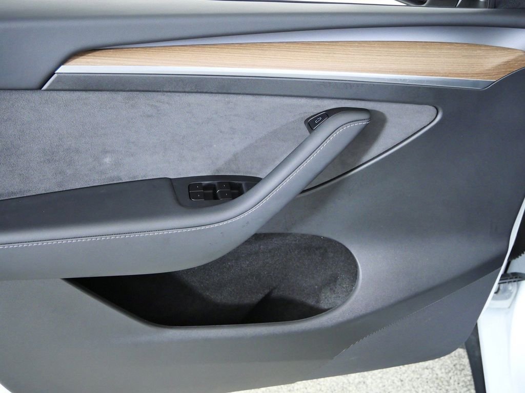 Used 2025  Tesla Long Range image 35