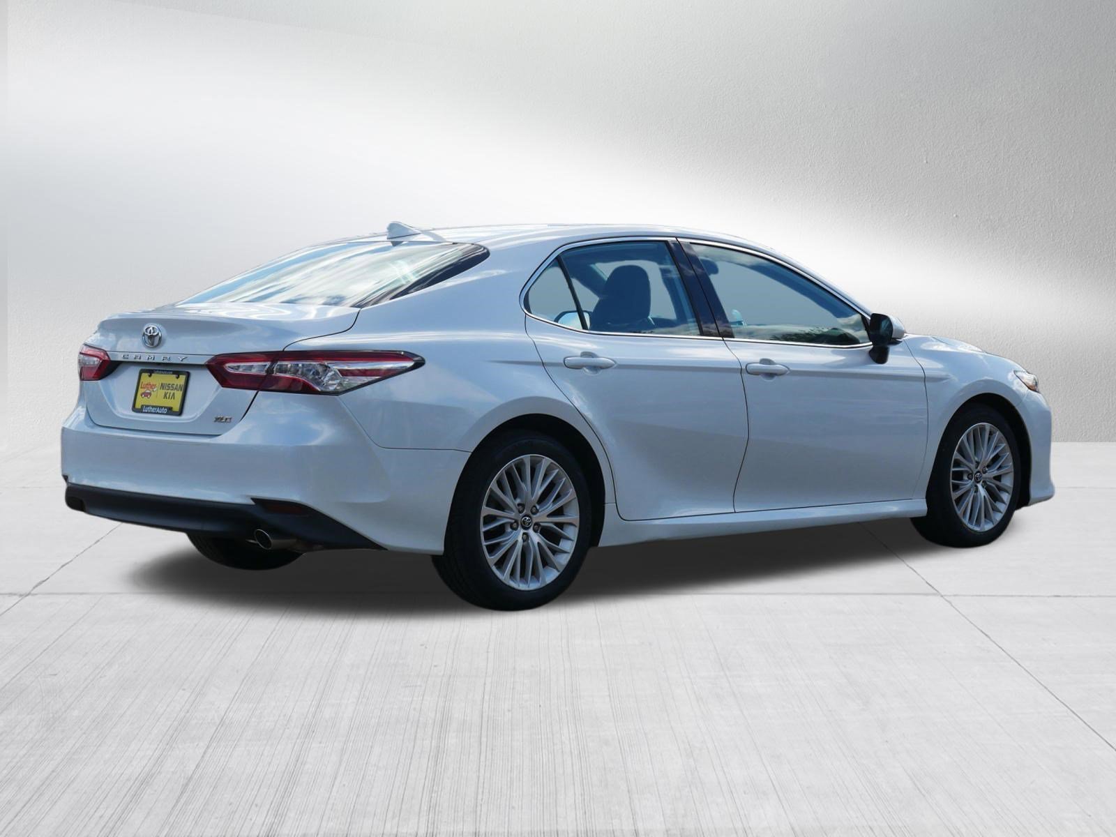 Used 2019 Wind Chill Pearl Toyota XLE image 7