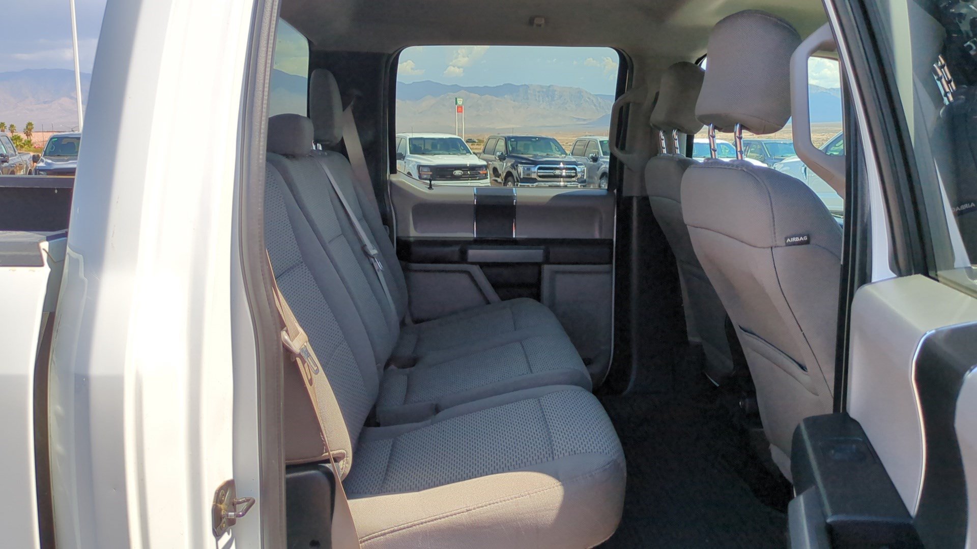 Used 2017 Ehite Ford XL image 27