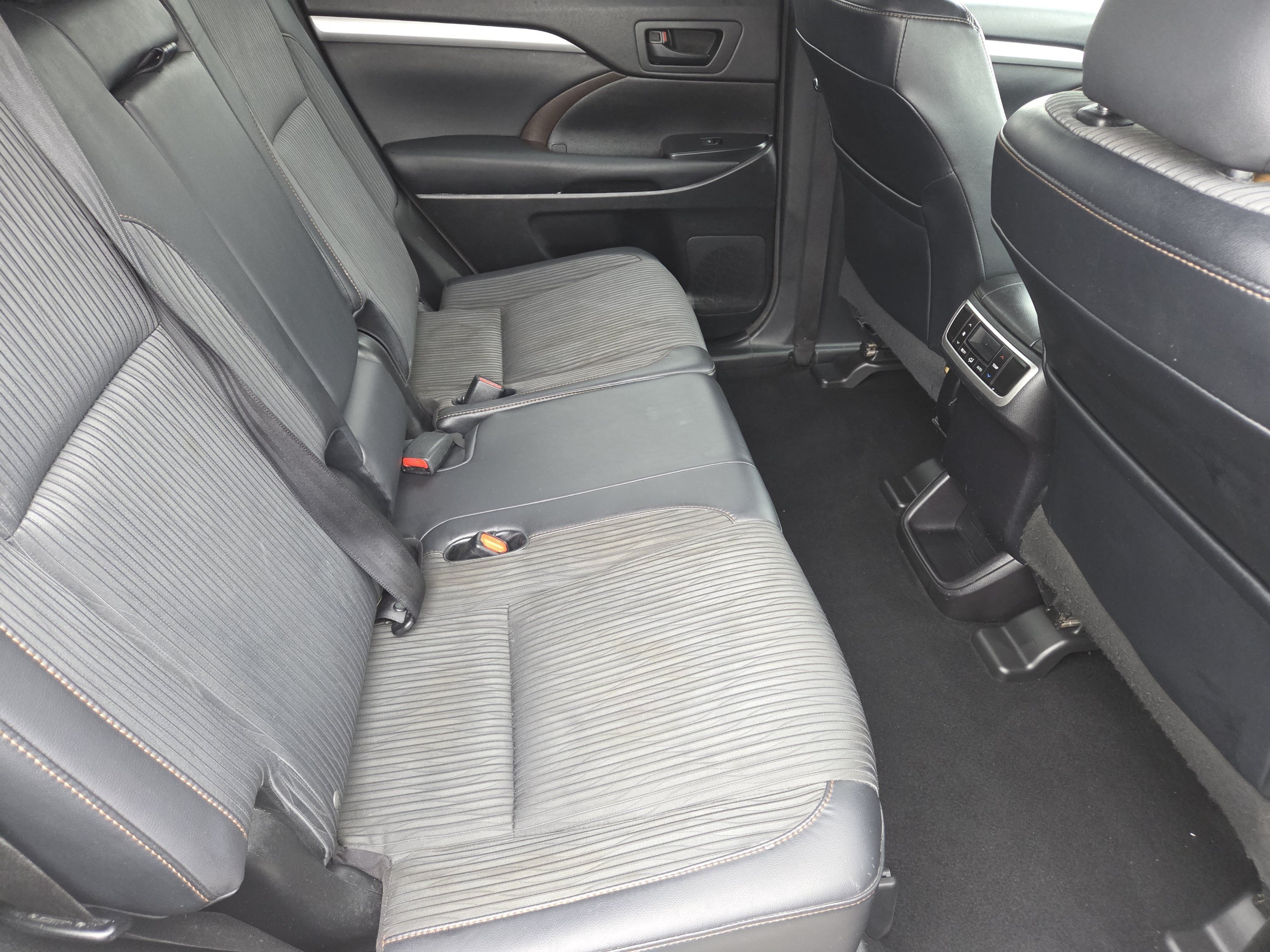 Used 2015 Silver Sky Metallic Toyota LE Plus V6 image 25