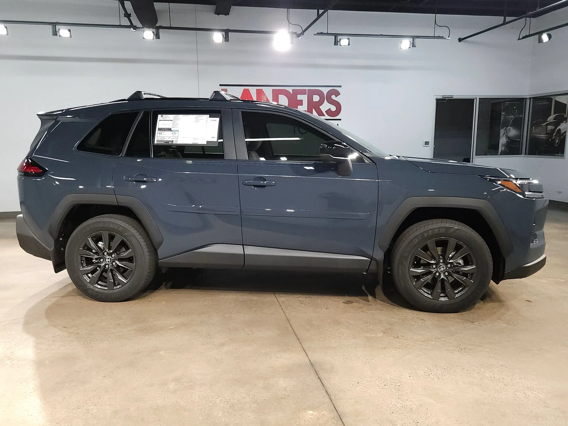 New 2026 Cloud Toyota XLE Premium image 8