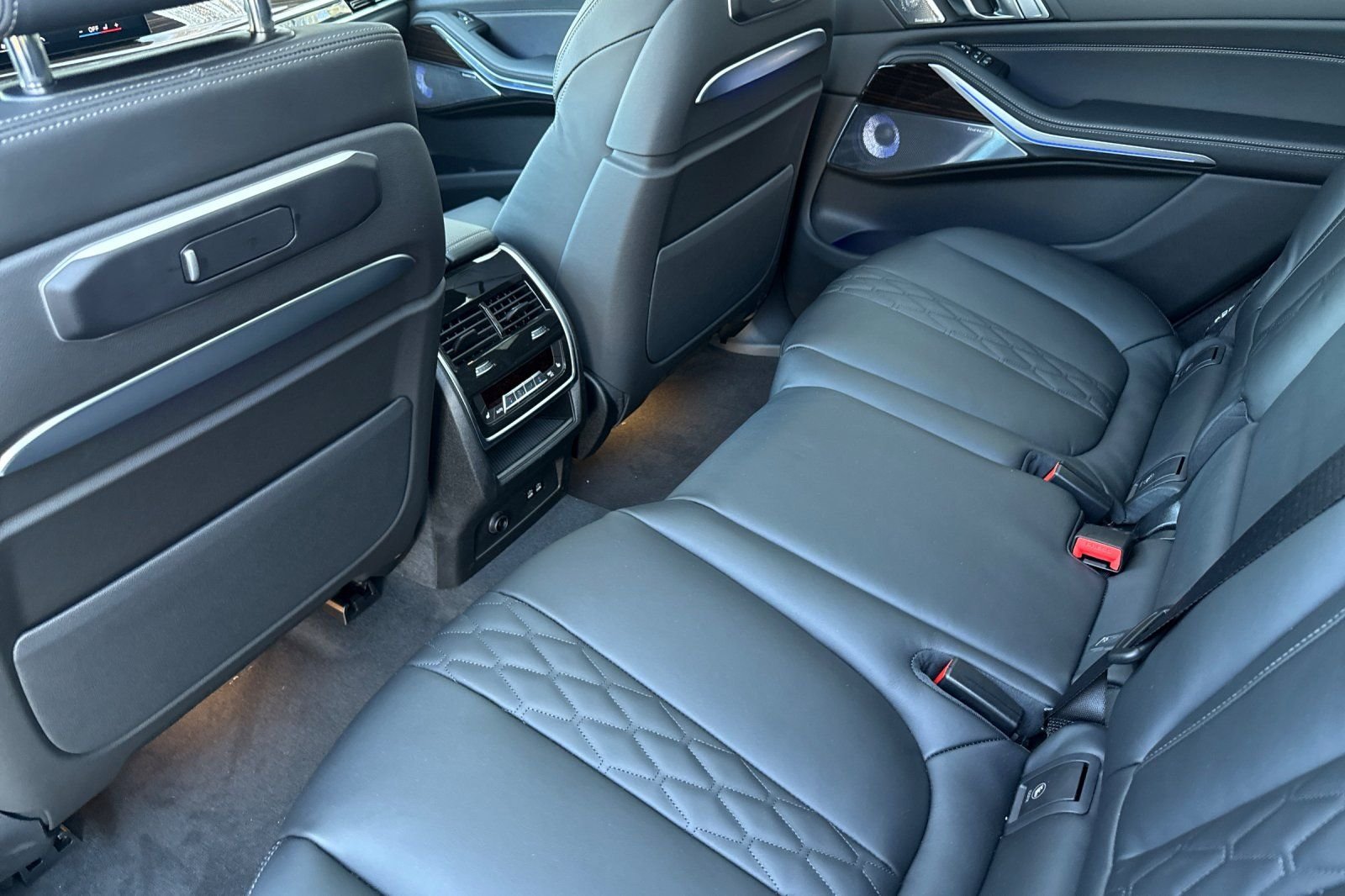 2026 BMW X7 M60i - Photo 9