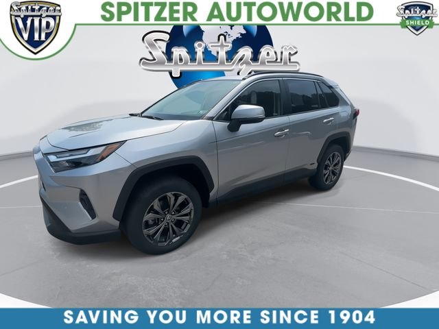 Used 2023 Silver Toyota XLE Premium image 4