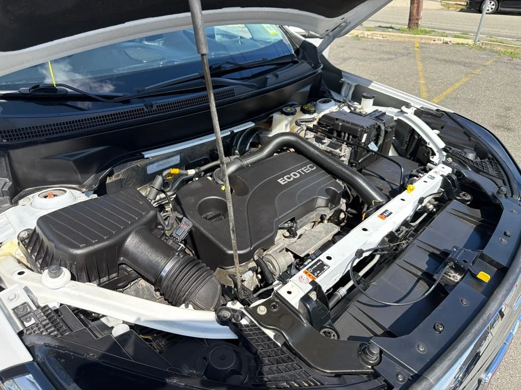 Used 2022 White GMC SLT image 44