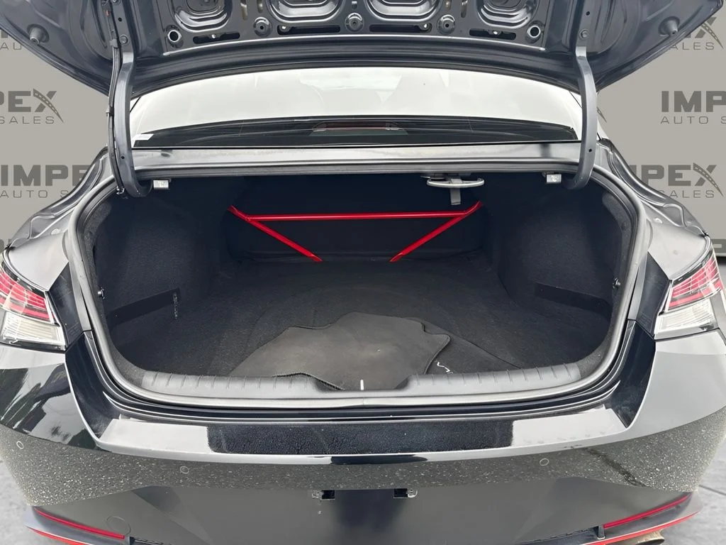 Used 2022 Black Hyundai Base image 18