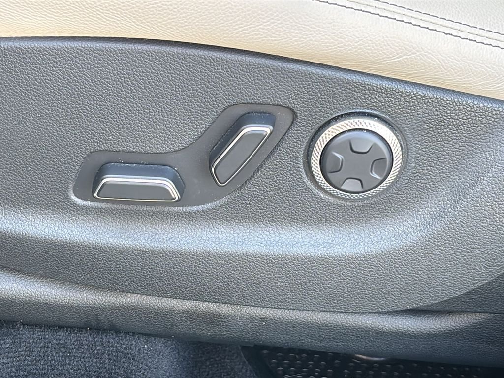 2025 GENESIS GV70 Standard - Photo 15